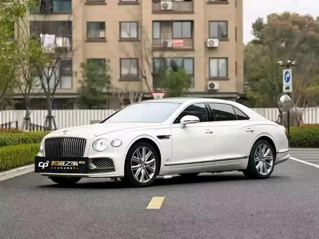 Bentley Flying Spur PHEV — фото 1