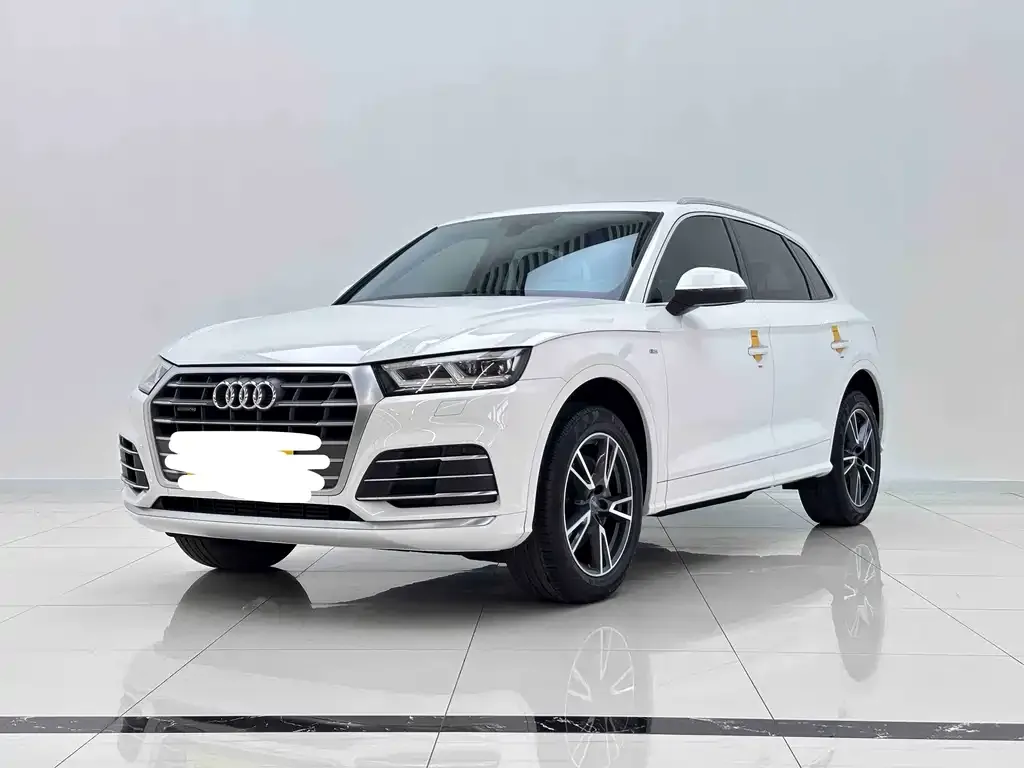 Audi Q5L — фото 1