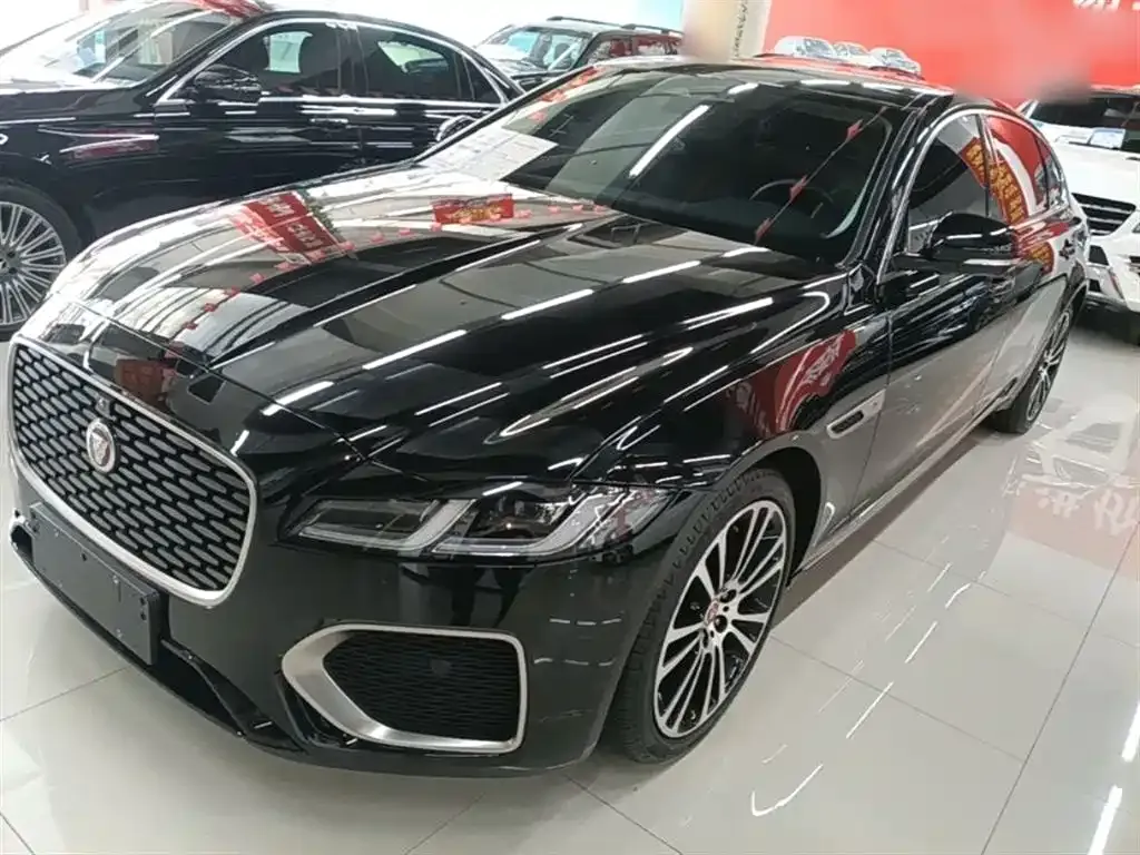 Jaguar XFL — фото 1