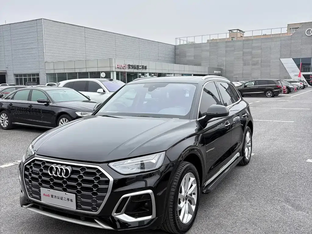 Audi Q5L — фото 1