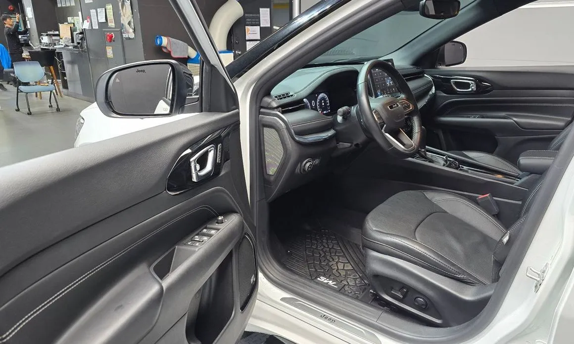 Jeep Compass — фото 10