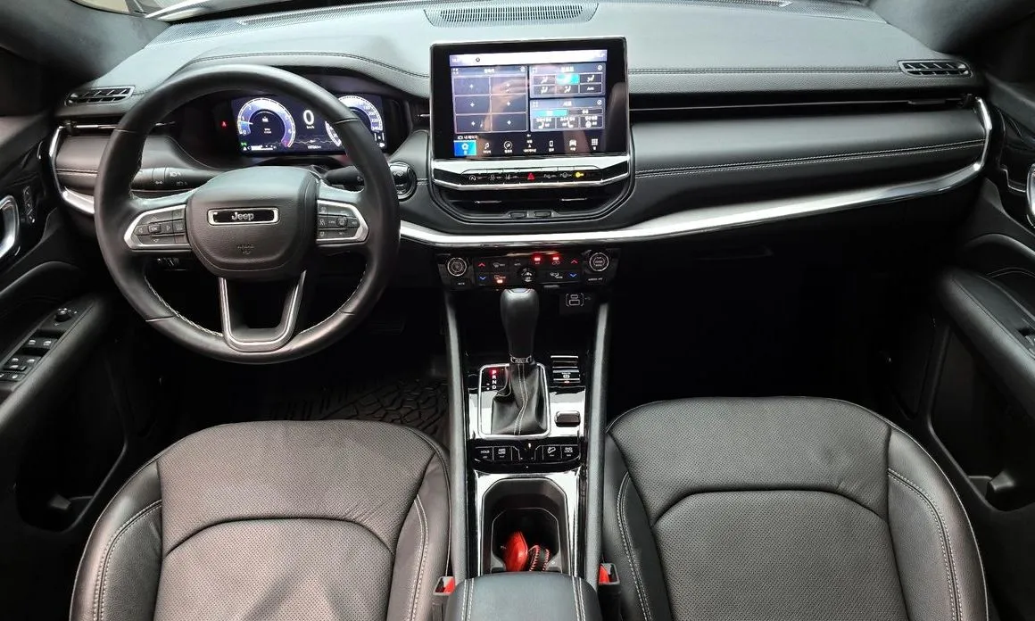 Jeep Compass — фото 6