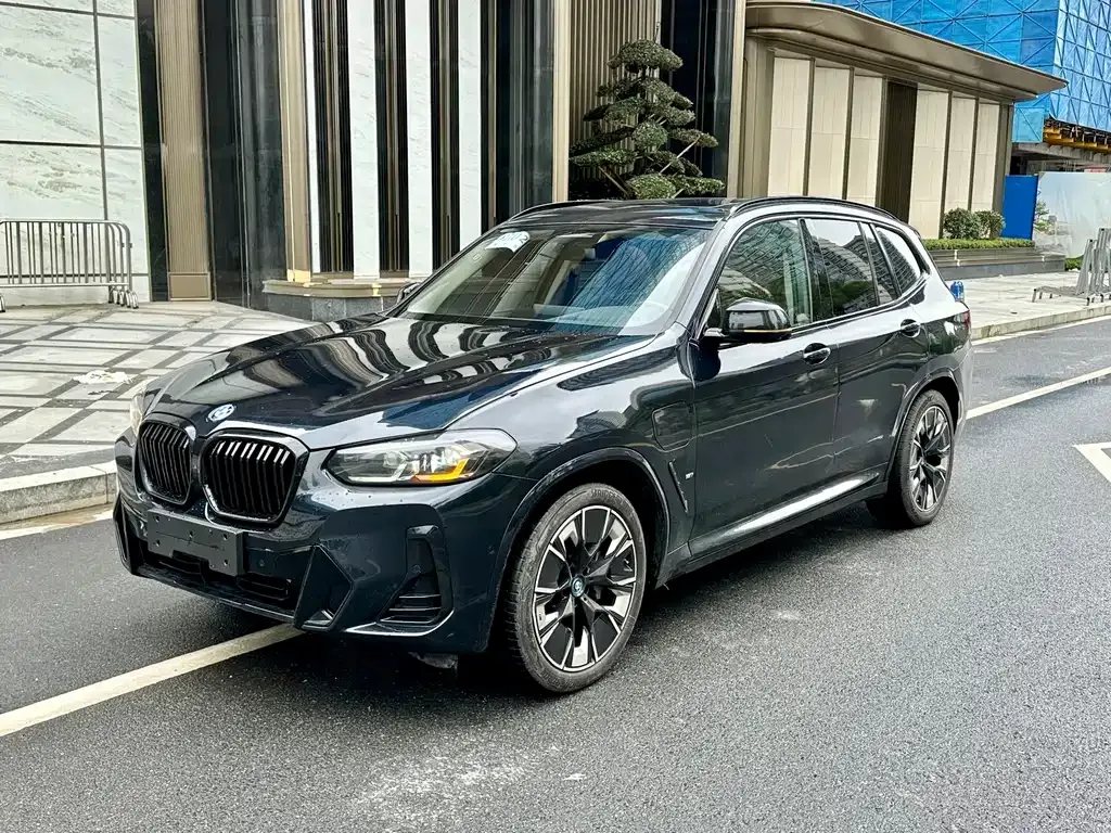 BMW iX3 — фото 1