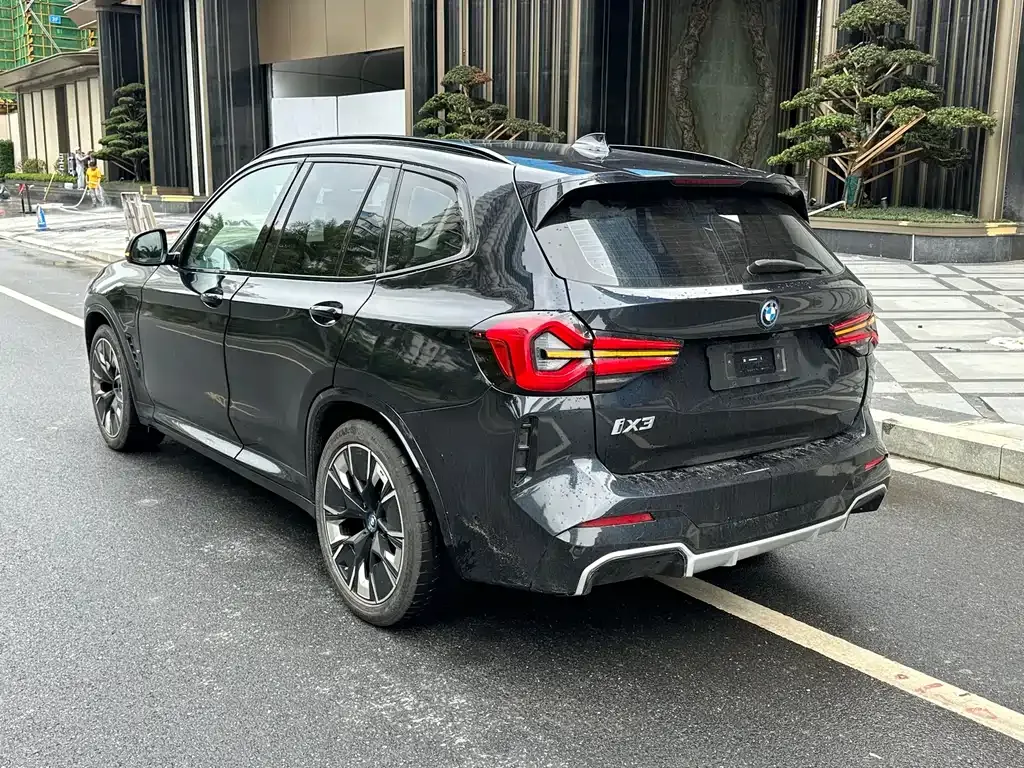 BMW iX3 — фото 9