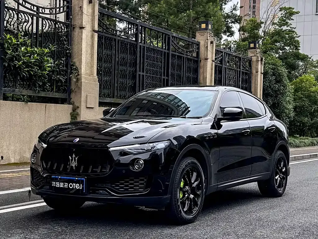 Maserati Levante — фото 1