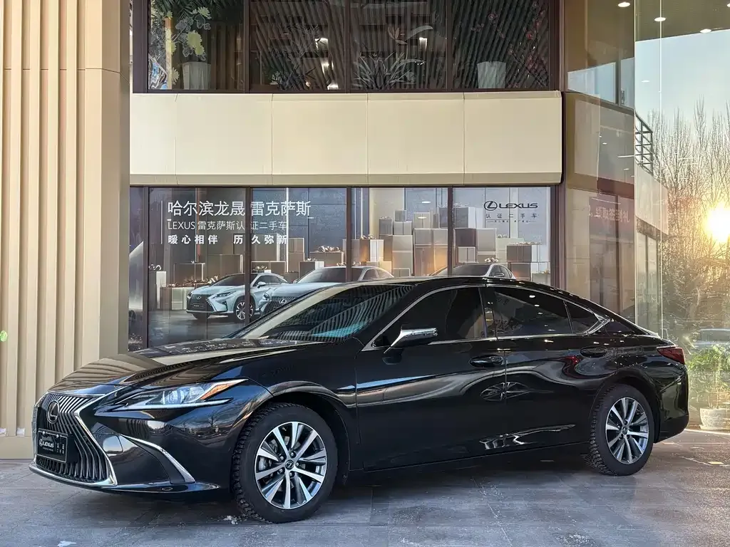 Lexus ES — фото 1