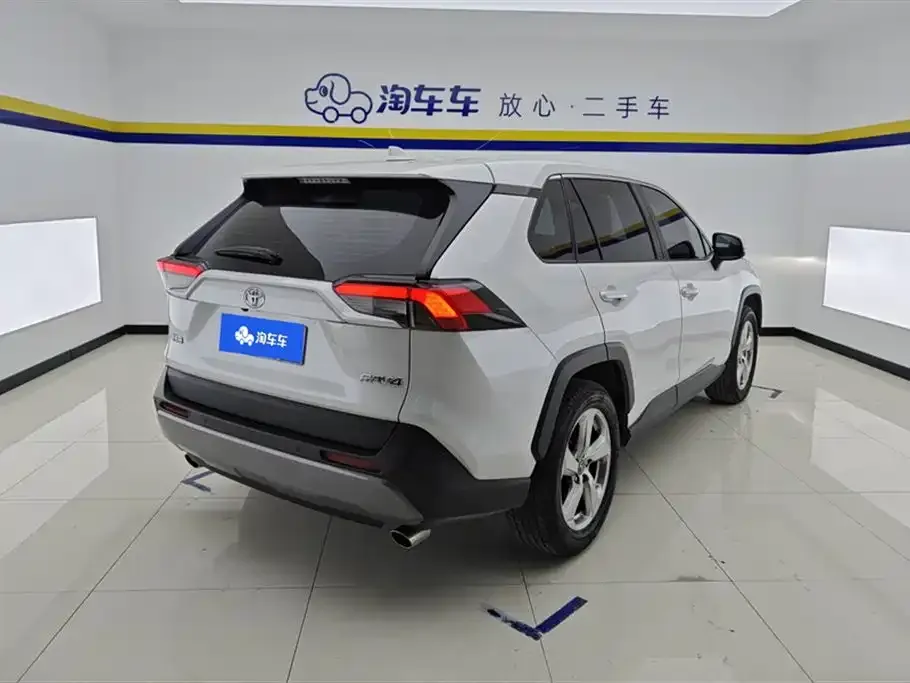 Toyota RAV4 — фото 2