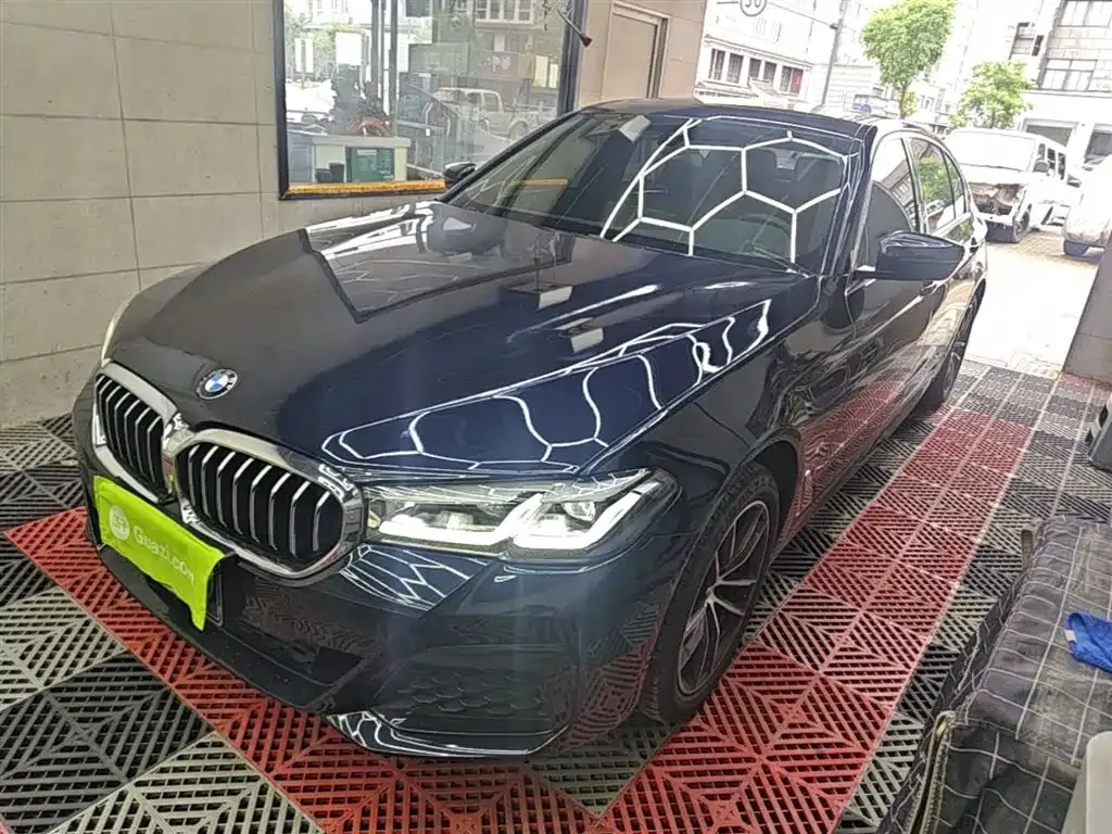 BMW 5 Series — фото 1