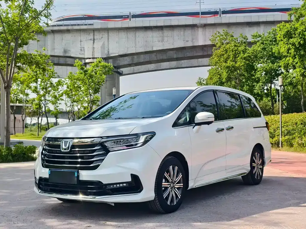 Honda Odyssey — фото 1