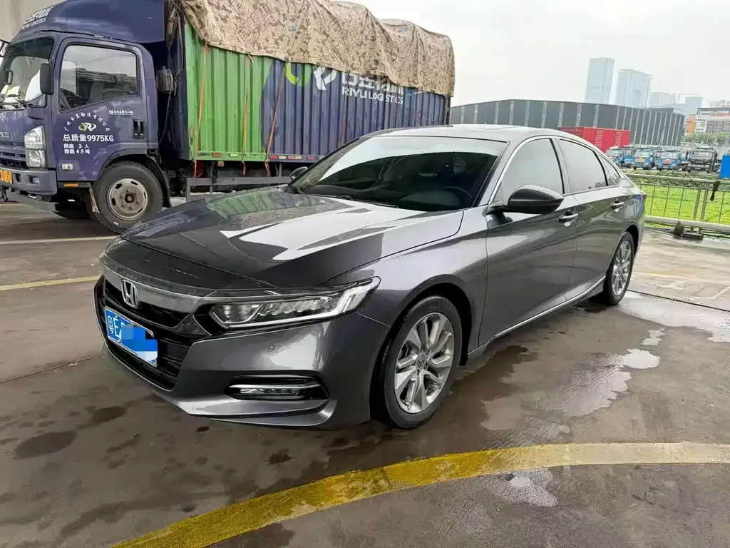Honda Accord — фото 1