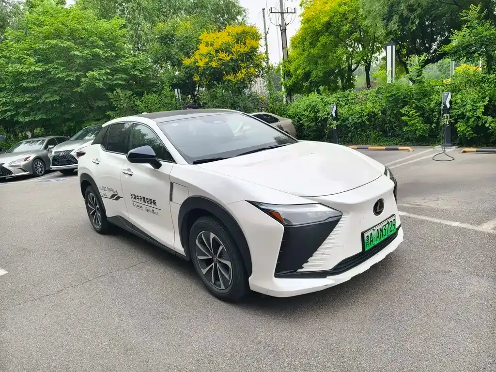 Lexus RZ — фото 1