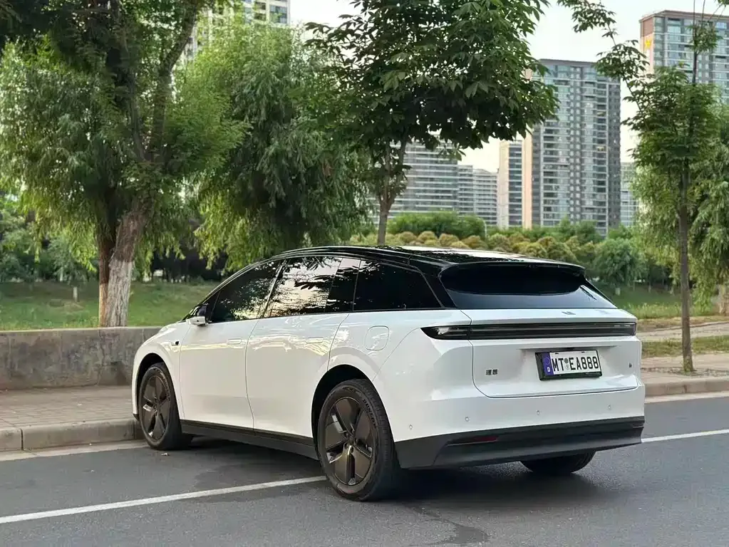Li Auto i6 — фото 10