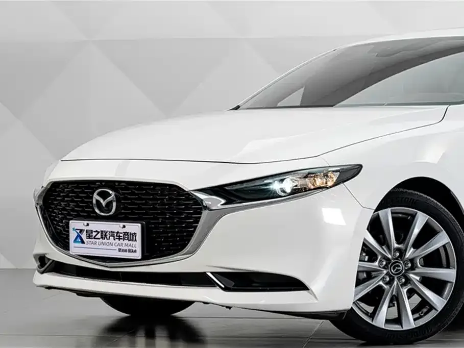 Mazda 3 Axela — фото 4