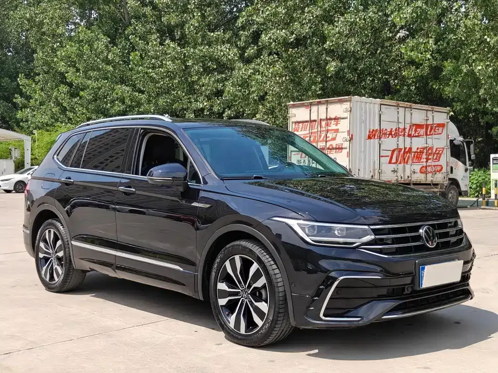 Volkswagen Tiguan L — фото 6