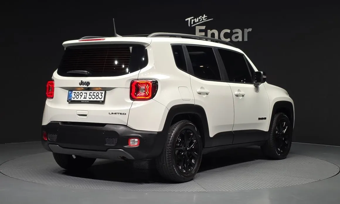 Jeep Renegade — фото 5