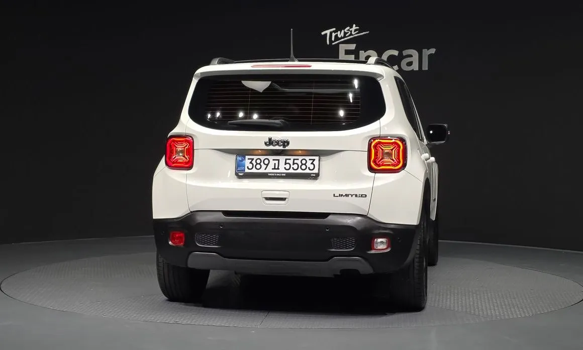 Jeep Renegade — фото 10