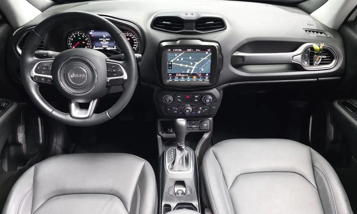 Jeep Renegade — фото 4