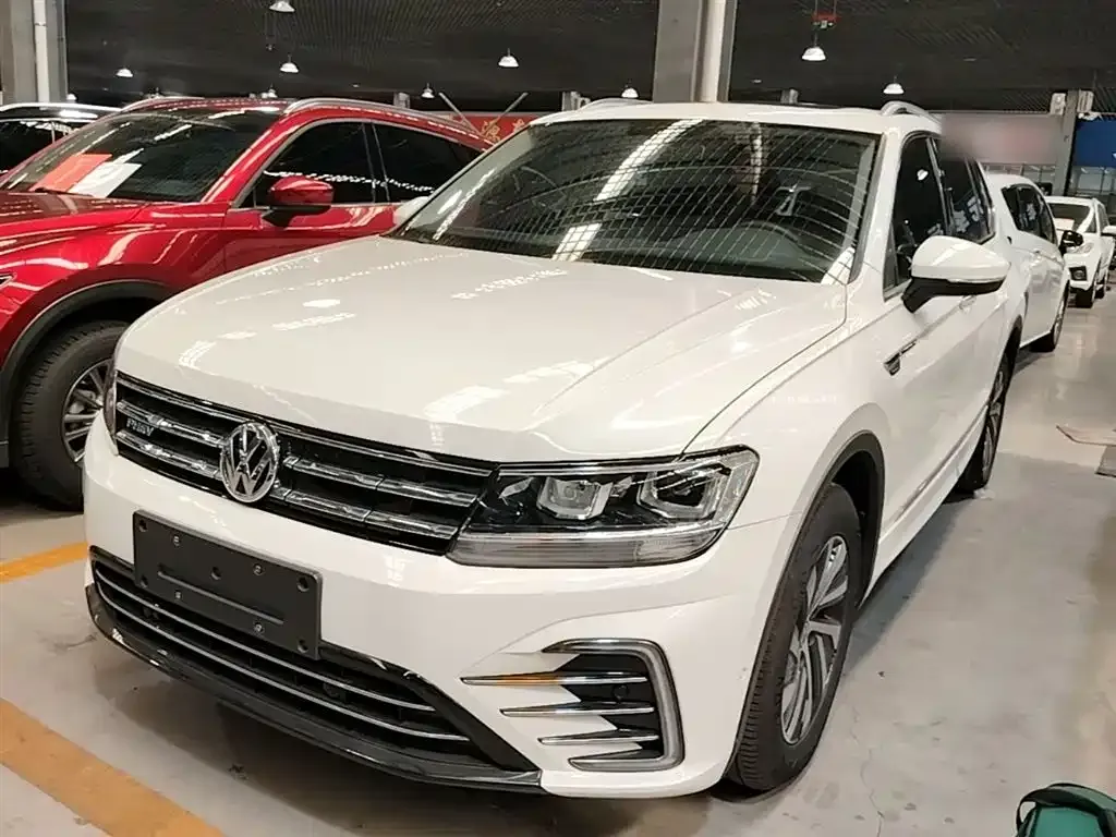 Volkswagen Tiguan L PHEV — фото 4