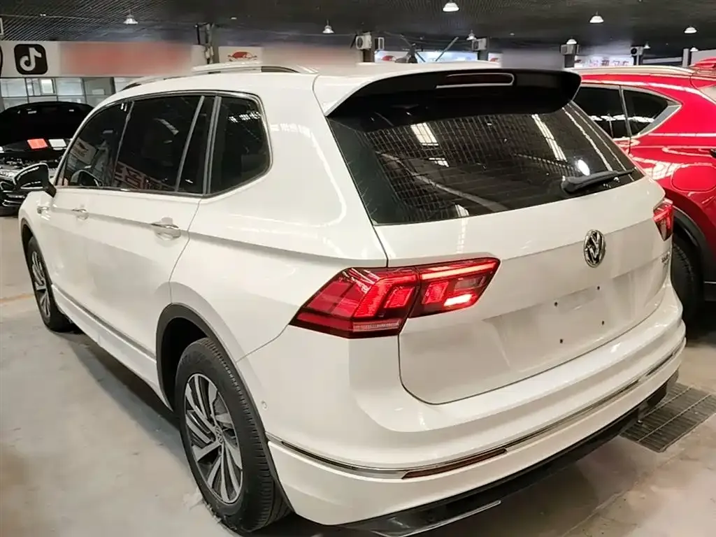Volkswagen Tiguan L PHEV — фото 2