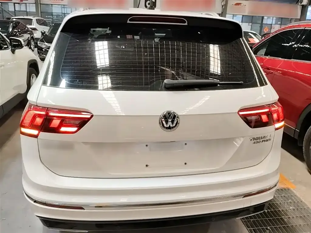 Volkswagen Tiguan L PHEV — фото 7