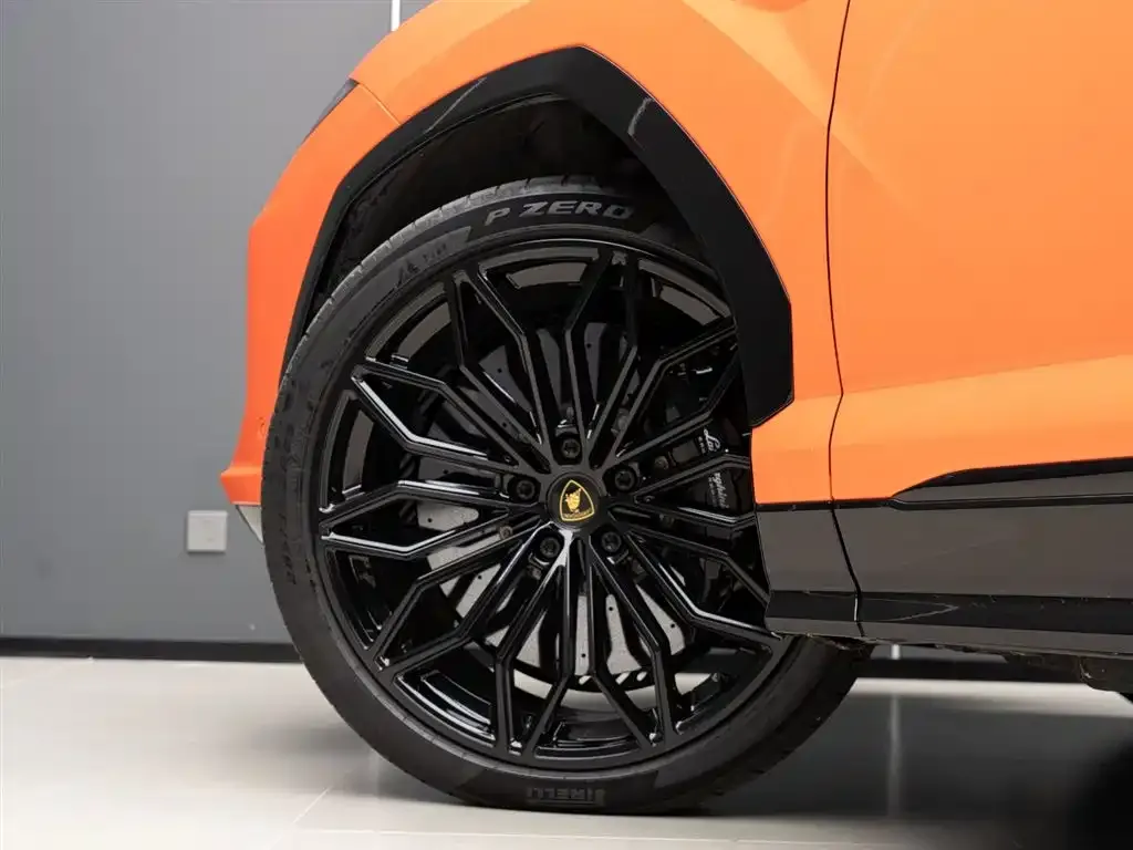 Lamborghini Urus SE — фото 7