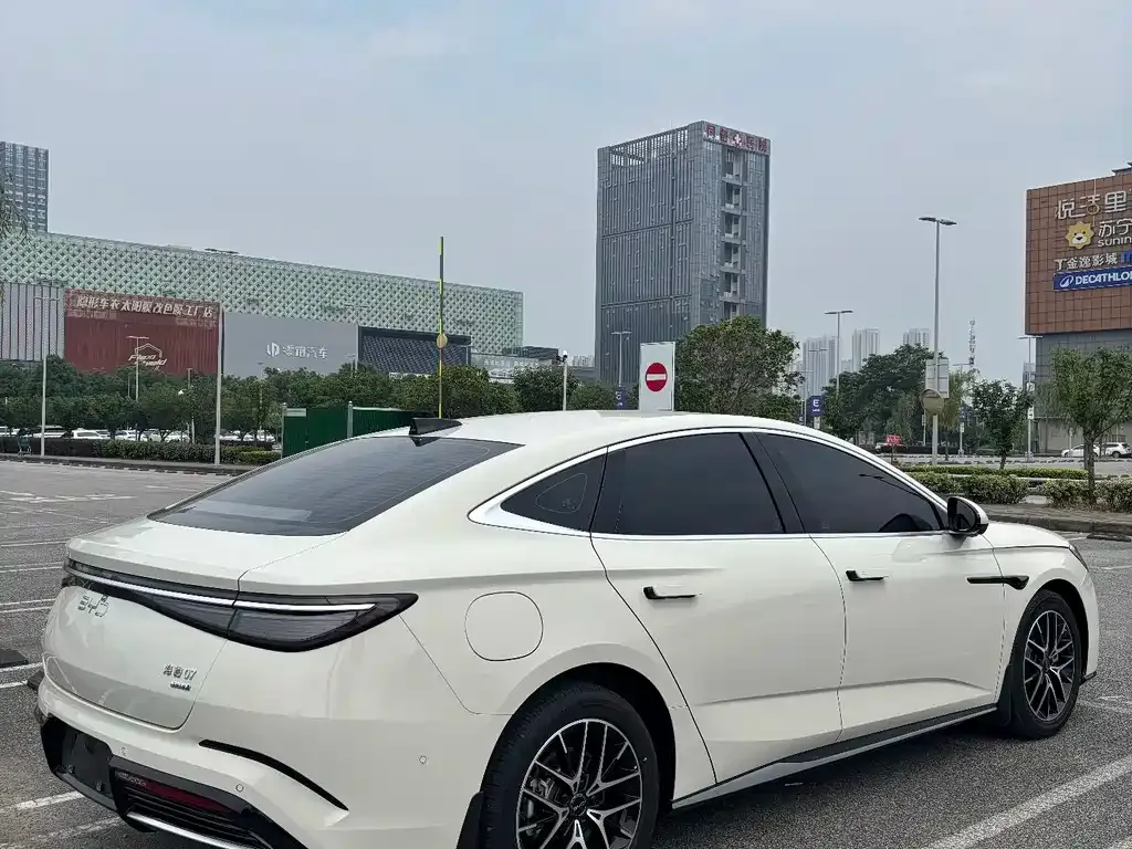 BYD Seal 07 DM-i — фото 8