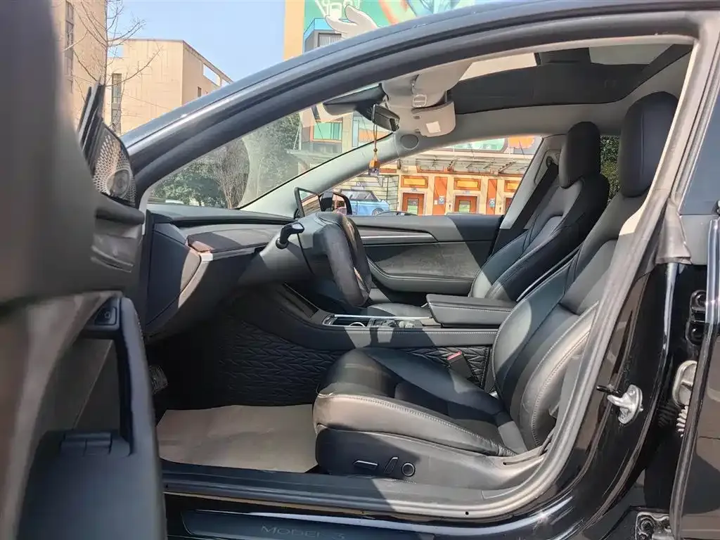 Tesla Model 3 — фото 2