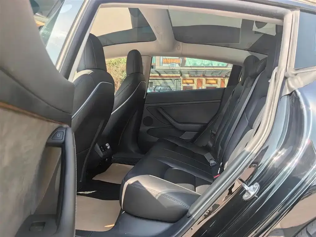 Tesla Model 3 — фото 4