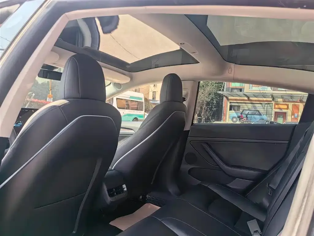 Tesla Model 3 — фото 3