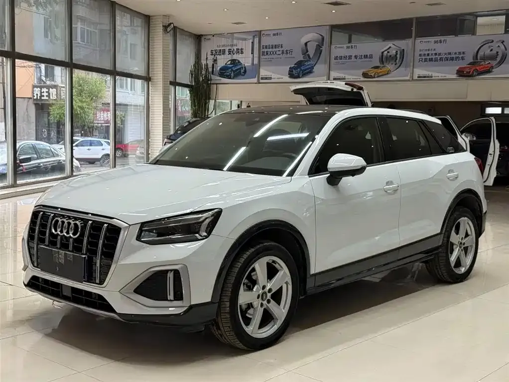 Audi Q2L — фото 1