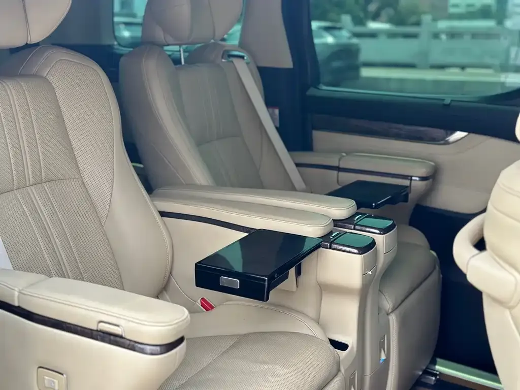 Toyota Vellfire — фото 3