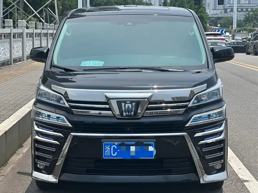 Toyota Vellfire — фото 4
