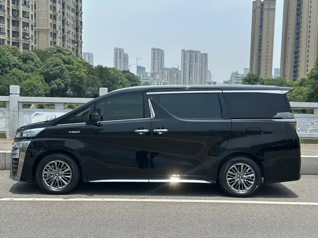 Toyota Vellfire — фото 7
