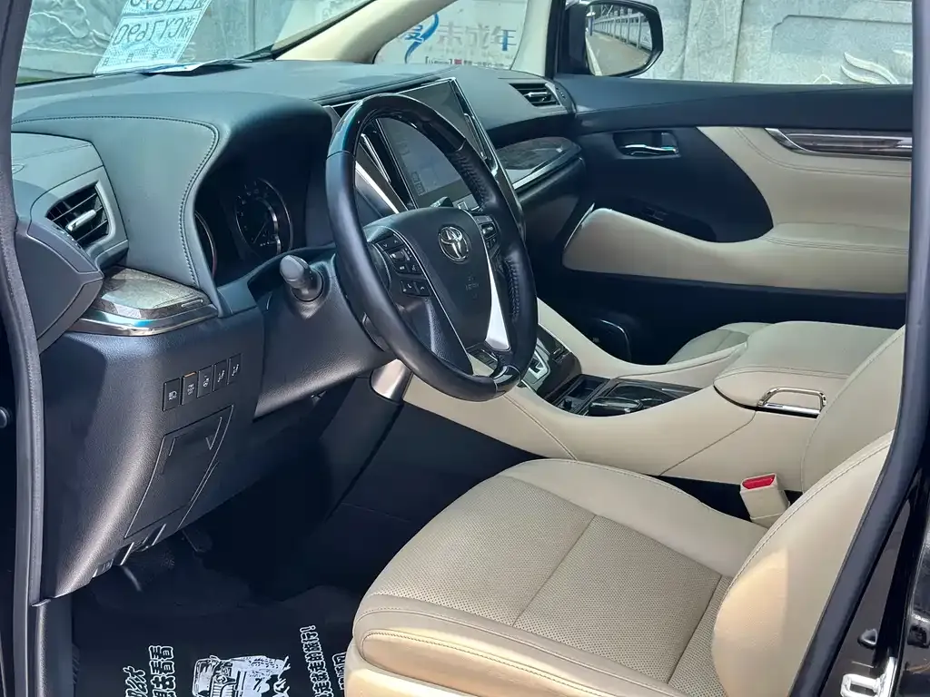Toyota Vellfire — фото 8