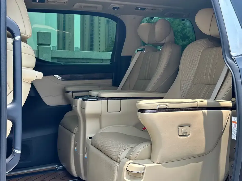 Toyota Vellfire — фото 6