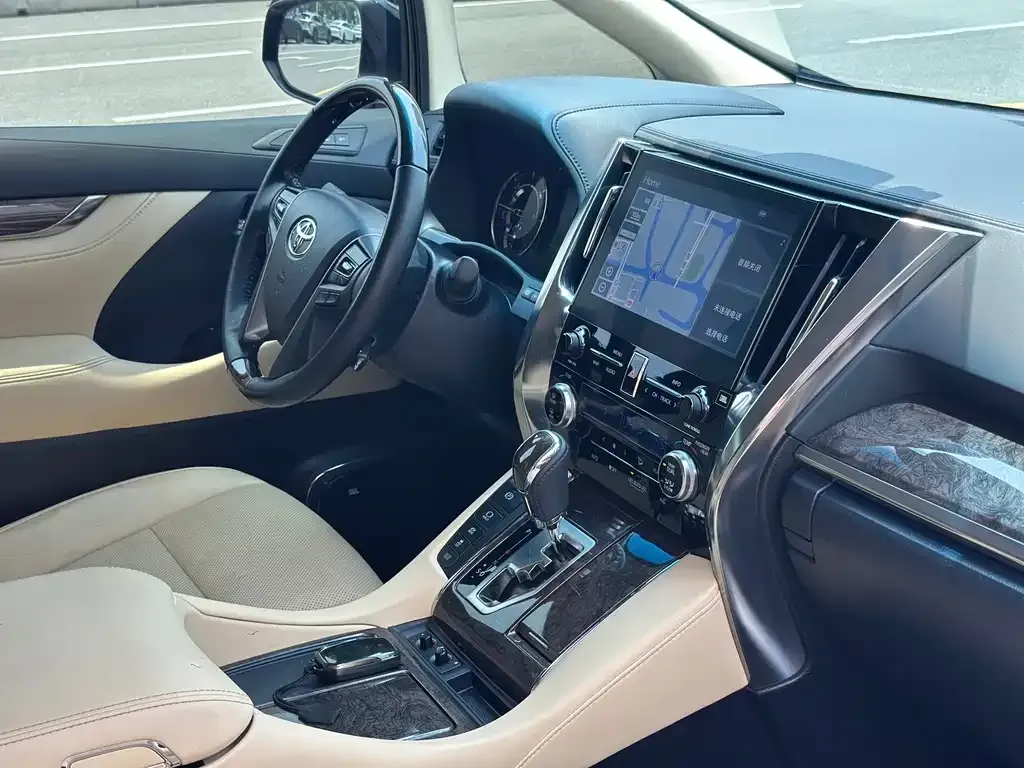 Toyota Vellfire — фото 5