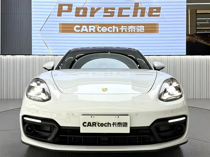 Porsche Panamera — фото 1