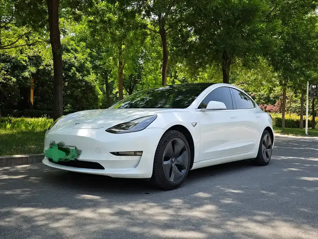 Tesla Model 3 — фото 1