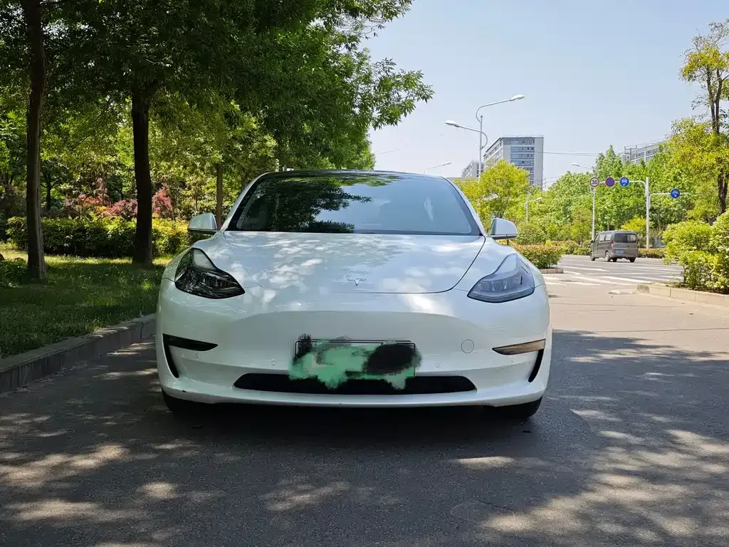 Tesla Model 3 — фото 3