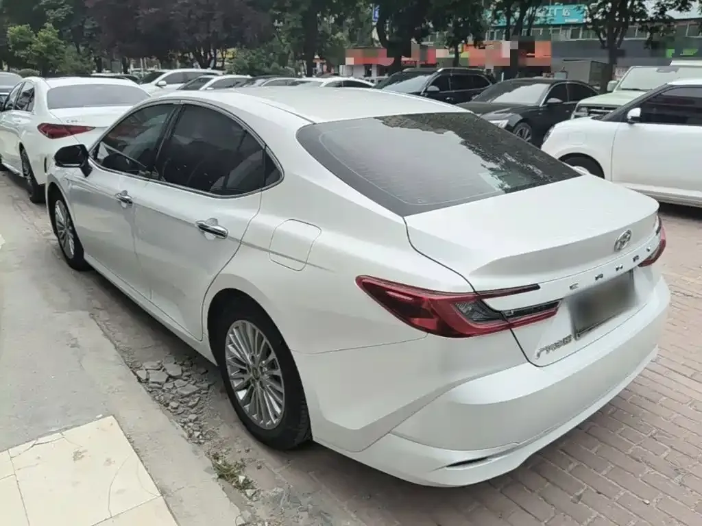 Toyota Camry — фото 5