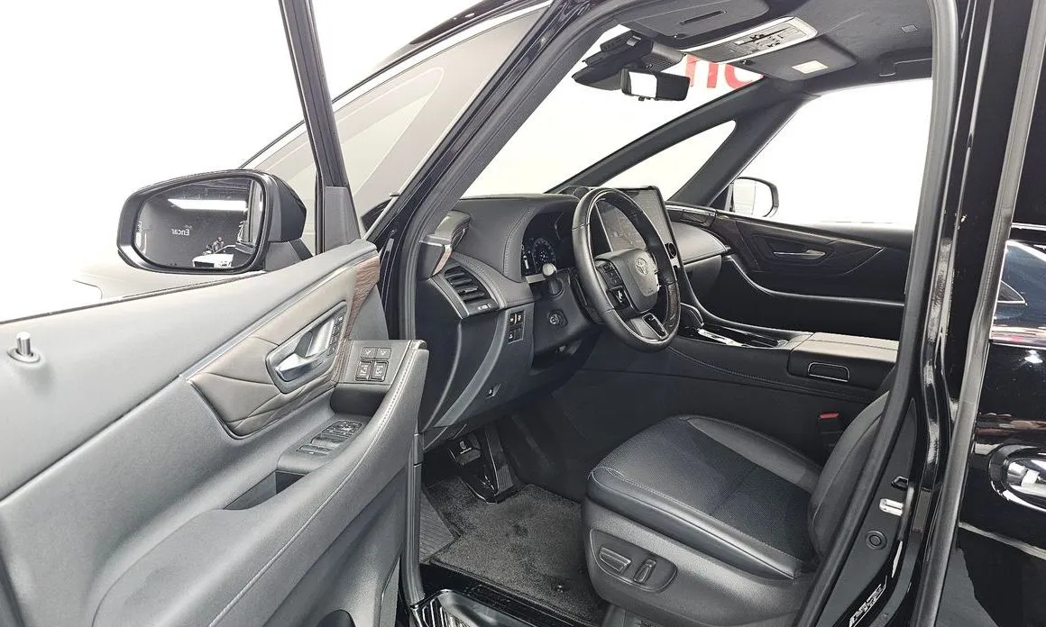 Toyota Alphard — фото 9