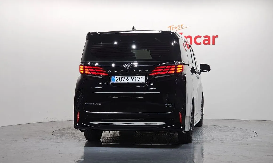 Toyota Alphard — фото 2