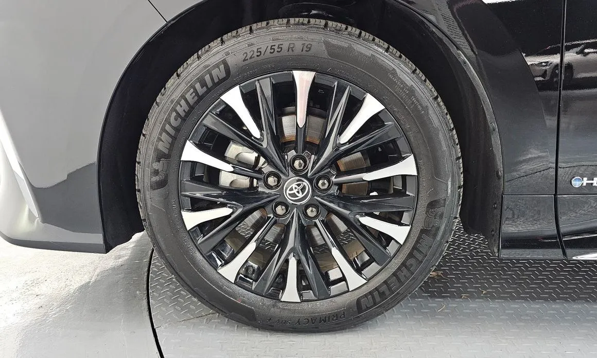 Toyota Alphard — фото 10