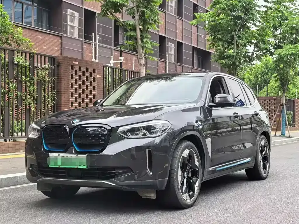 BMW iX3 — фото 1