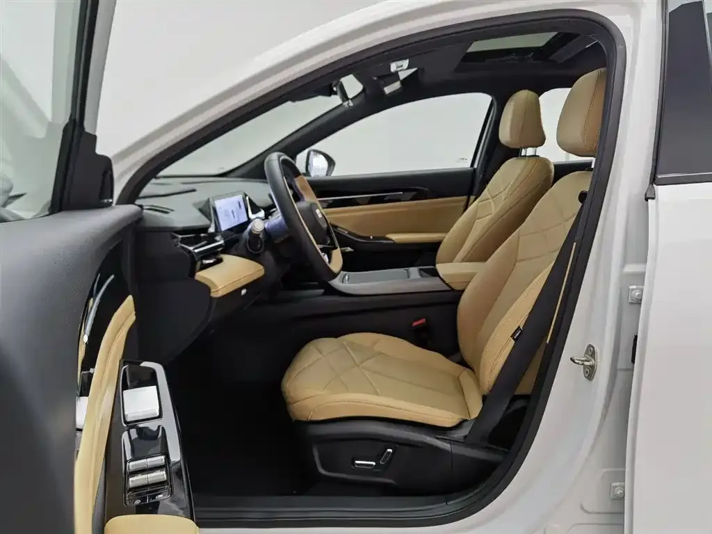 Geely Galaxy L6 — фото 10