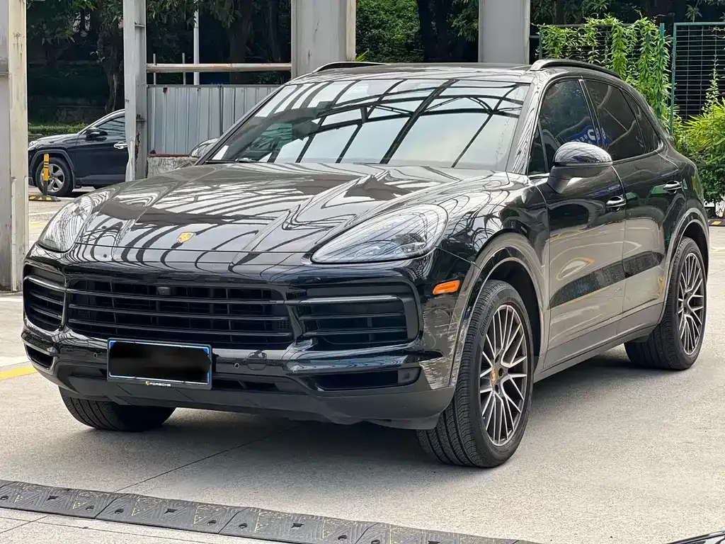 Porsche Cayenne — фото 1