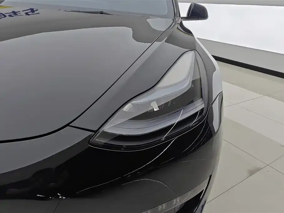 Tesla Model 3 — фото 4