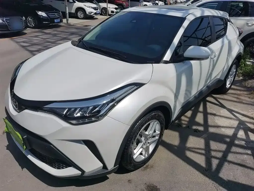 Toyota C-HR — фото 1