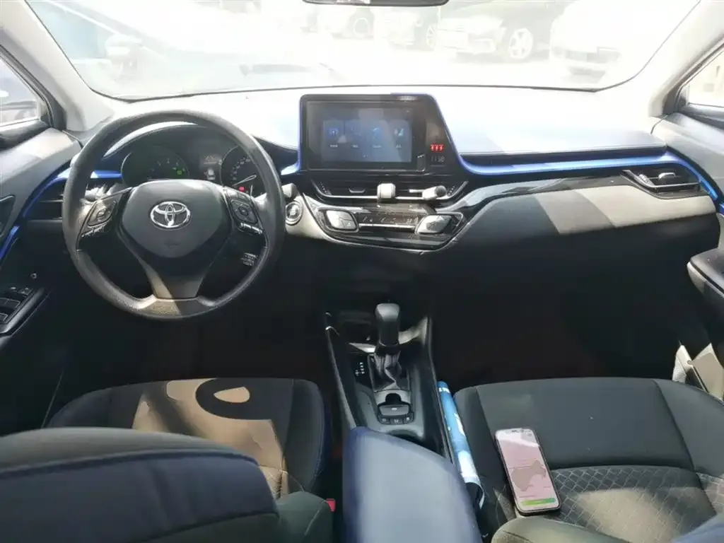 Toyota C-HR — фото 2