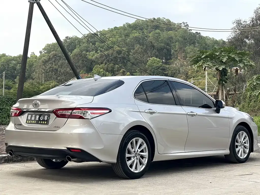 Toyota Camry — фото 8